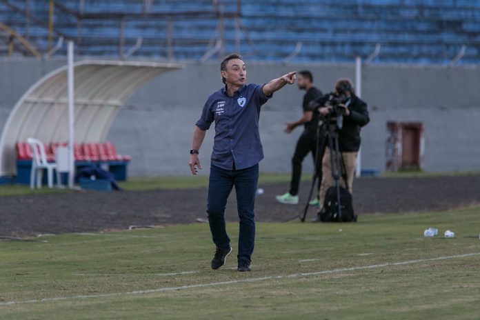 Londrina pode ser rebaixado nesta sexta-feira e fazer companhia ao ABC (Foto: Divulgação/Londrina)