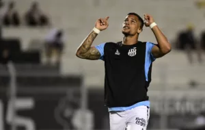 Série B: Ponte Preta tem dupla vetada pelo DM e aguarda por zagueiro