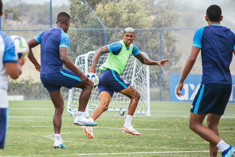 Bahia se reapresenta e treina para visitar o Grêmio em Porto Alegre