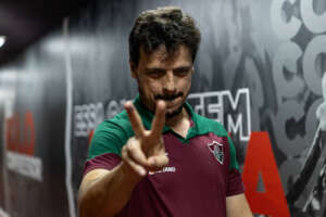Presidente do Fluminense quer renovar com Diniz até 2025 e não vê seleção como empecilho