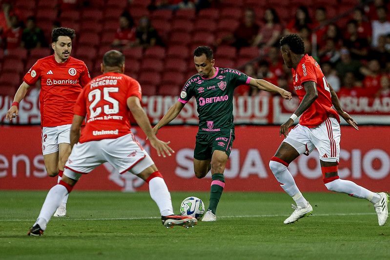 Volante elogia Inter após empate em casa contra o Fluminense (Foto: Lucas Merçon/Fluminense)