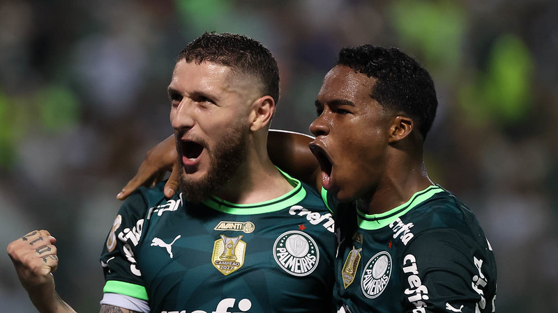 Palmeiras faz 3 a 0 no Inter e dorme líder do Brasileirão