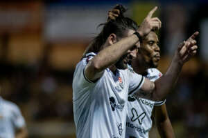 Vitória conquista 1º título brasileiro de sua história após 124 anos