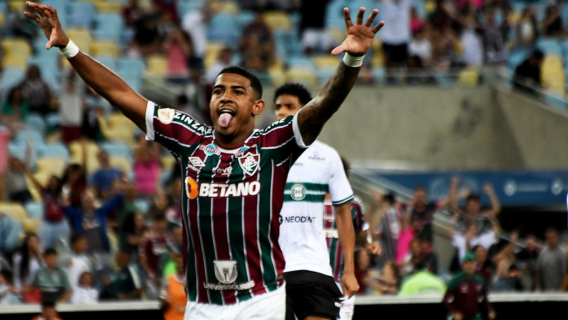 Coritiba perde para o Fluminense e é o segundo rebaixado no