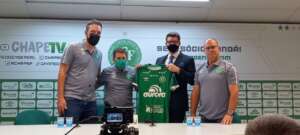 Série B: Chapecoense define novo presidente; Claudinei fecha treino para jogo decisivo 