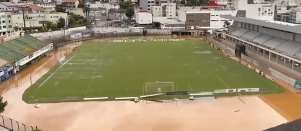 Estádio que será utilizado na decisão da Copa SC sofre com enchente e fica alagado