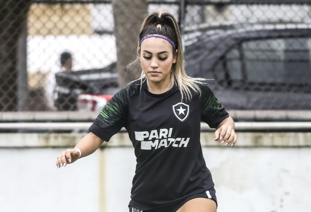 Segovinha estaria vivendo um romance com jogadora do Botafogo-RJ