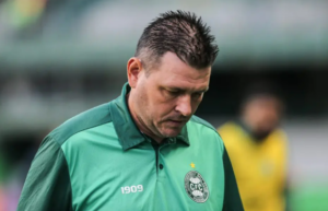Coritiba vence a 2ª seguida, mas Thiago Kosloski não deslumbra: 