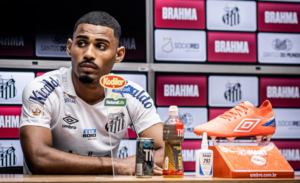 Santos chega a três jogos sem tomar gols e zagueiro lamenta empate contra rival