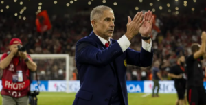 Sylvinho recebe prêmio concedido a albaneses que brilham no mundo pelo bom trabalho na seleção