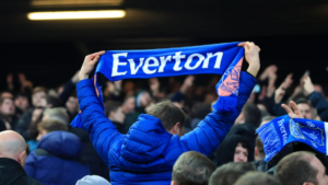 Torcida do Everton arrecada R$ 164 mil para protestar contra punição imposta ao clube