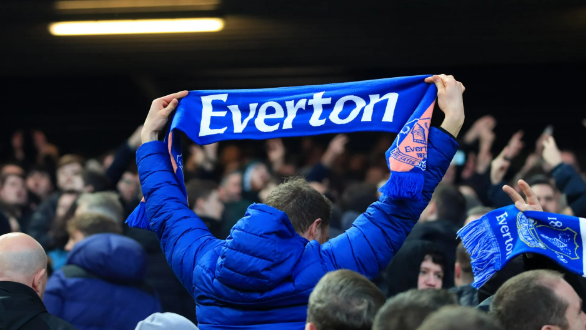 Torcida do Manchester City protesta contra a Premier League após acusações