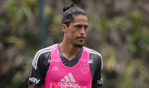 Atlético-MG renova contratos de Maurício Lemos e Mariano