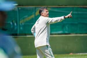 Série B: Claudinei não espera jogo fácil contra o Vitória e pede Chapecoense com espírito de final