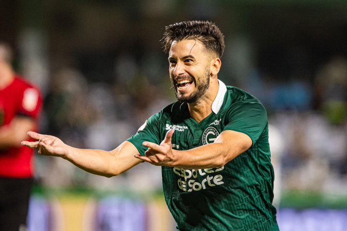 Victor Luís exalta gol e vitória do Coritiba sobre Athletico-PR: 'Não tem  jogo melhor para vencer