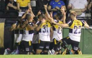 Com 60 pontos, Criciúma entra no páreo pra valer por acesso