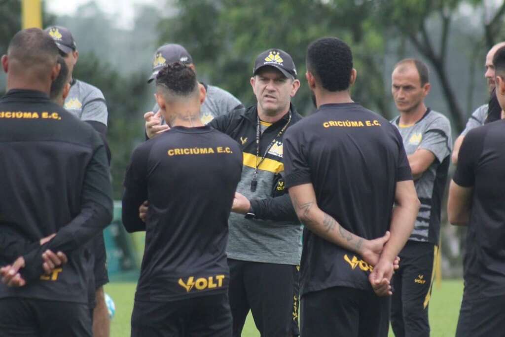 Série B: Criciúma encerra preparação e viaja para Campinas para se manter no G-4