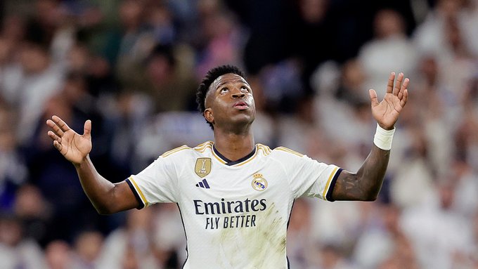 Após ser acusado de mentir sobre racismo, Vini Jr. ironiza críticas: ‘Fake news’