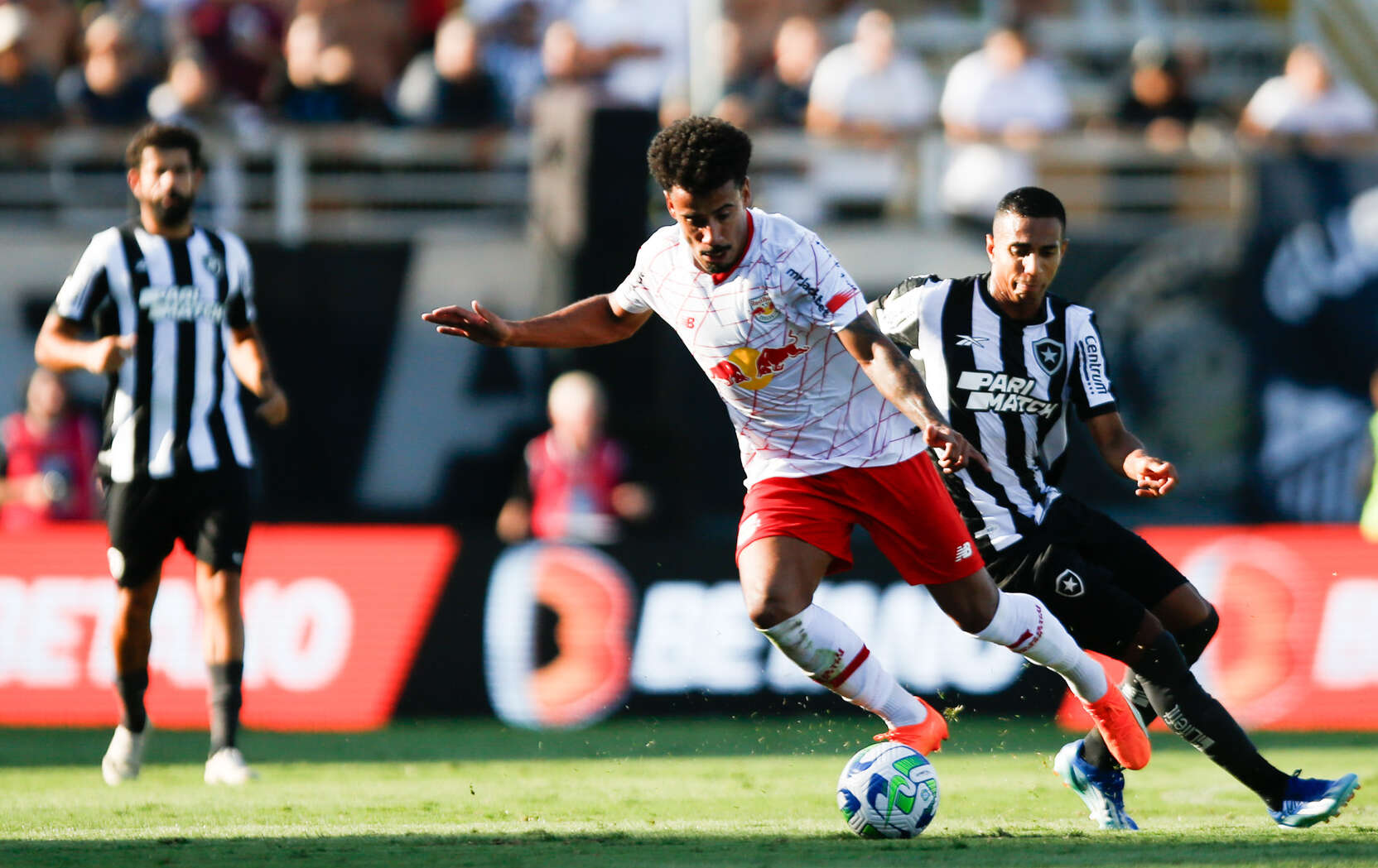 Botafogo sai atrás e vira, mas leva o empate contra o Red Bull Bragantino -  Placar - O futebol sem barreiras para você