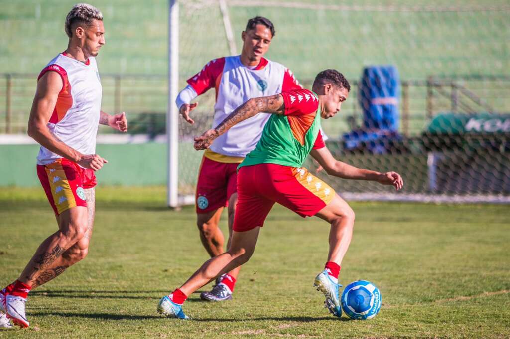 Série B: Zagueiro Walber retorna aos treinos e deve ser titular em ‘jogo da vida’ do Guarani