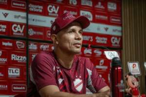 Série B: Higo Magalhães prega cautela em luta pelo acesso do Vila Nova