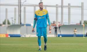 Série B: Goleiro lamenta derrota, mas afirma: 'Vamos honrar a camisa do Avaí até o final'
