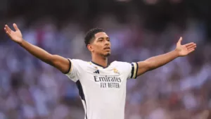 Craque do Real é convocado para a seleção inglesa mesmo com problema no ombro