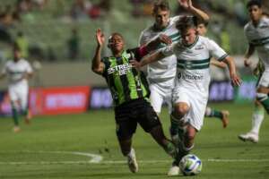 Capitão pede desculpa pelo rebaixamento do América-MG no Brasileirão: 'É um baque'