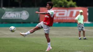 Marcos Rocha celebra adaptação como 3º zagueiro no Palmeiras: 'Faço com maior gosto e respeito'