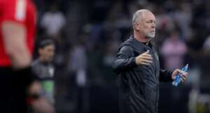 Eleito presidente, Augusto Melo vai fazer auditoria no Corinthians e banca Mano Menezes