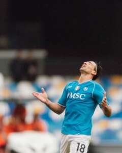 ITALIANO: Napoli perde com gol no fim e deixa escapar chance de encostar nos líderes