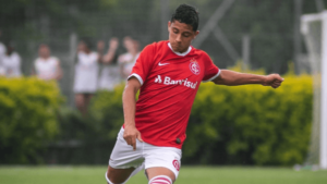 Paulista A3: São Caetano anuncia meia-atacante formado no Internacional-RS