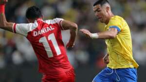 Cristiano Ronaldo corrige árbitro e admite que não sofreu pênalti em empate do Al-Nassr