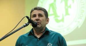 Série B: Presidente da Chapecoense desabafa após nova derrota: 'Quem não quer, vai para casa'
