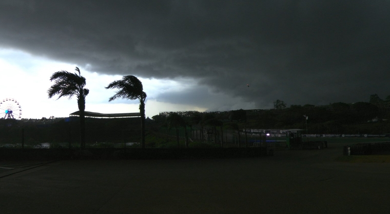 Tempestade no Autódromo de Interlagos fere seis torcedores, nenhum com gravidade