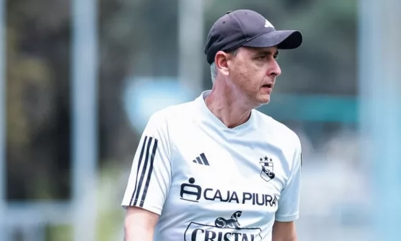 Tiago Nunes é o novo técnico do Botafogo para a reta final do Brasileirão