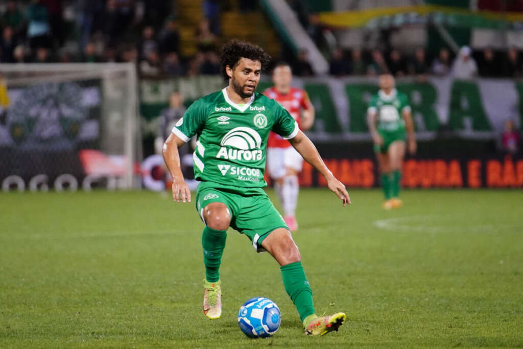 Série B: Vitor Ferraz projeta duelo contra o CRB e foca em salvar Chapecoense do rebaixamento
