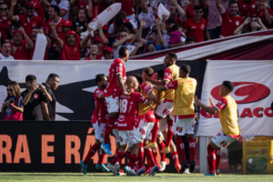 Vila Nova 3 x 1 Ceará - Tigre vence, volta ao G4 e depende apenas de si para garantir o acesso