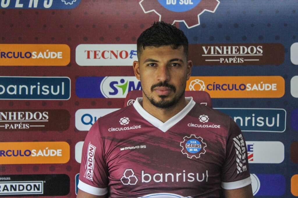 Floresta-CE contrata zagueiro que subiu para a Série C com o Caxias-RS