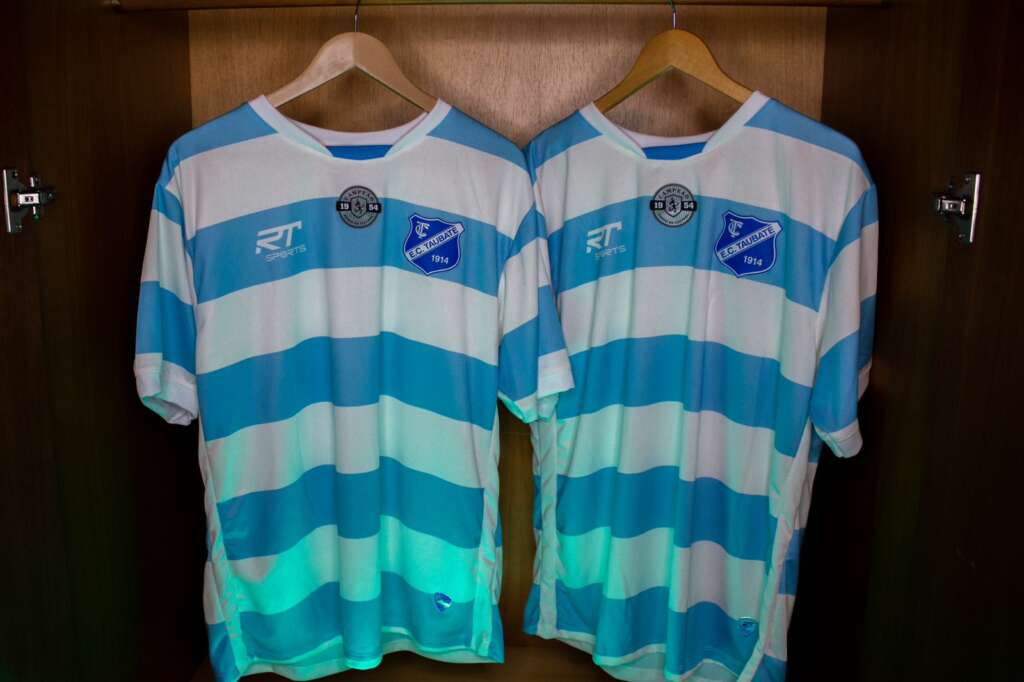 Taubaté homenageia 70 anos do 'Burro da Central' em camisa de 2024