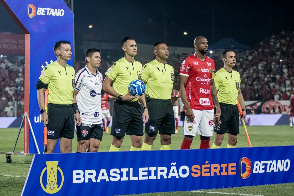 Vitória e Vila Nova se enfrentam em jogo decisivo pela Série B (Foto: Victor Ferreira/EC Vitória)