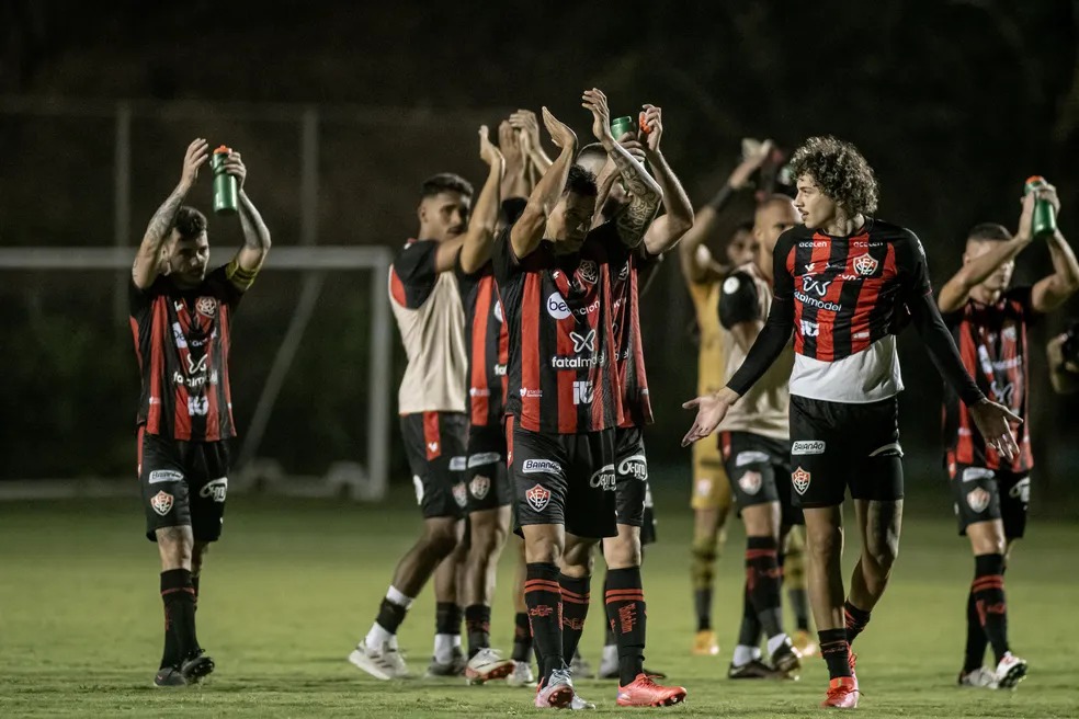 Vitória vence Botafogo-SP, mantém 100% e volta à liderança da Série B