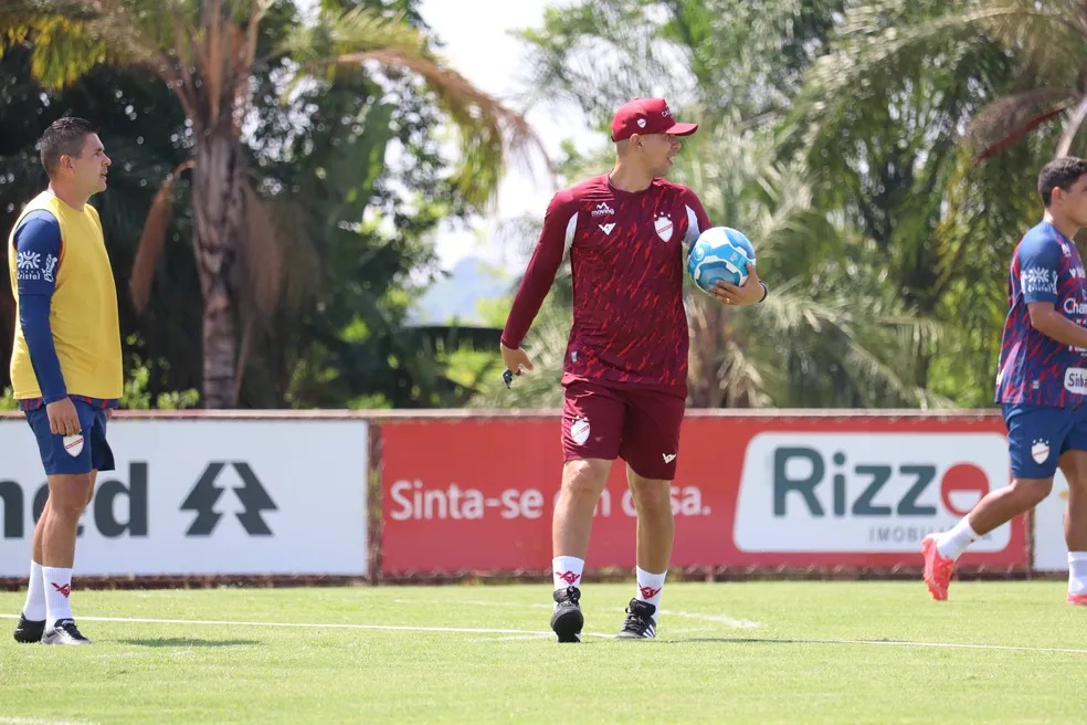 A partida entre Vila Nova e Londrina será realizada às 19h, no estádio Onésio Brasileiro Alvarenga (Foto: Roberto Corrêa/VNFC)