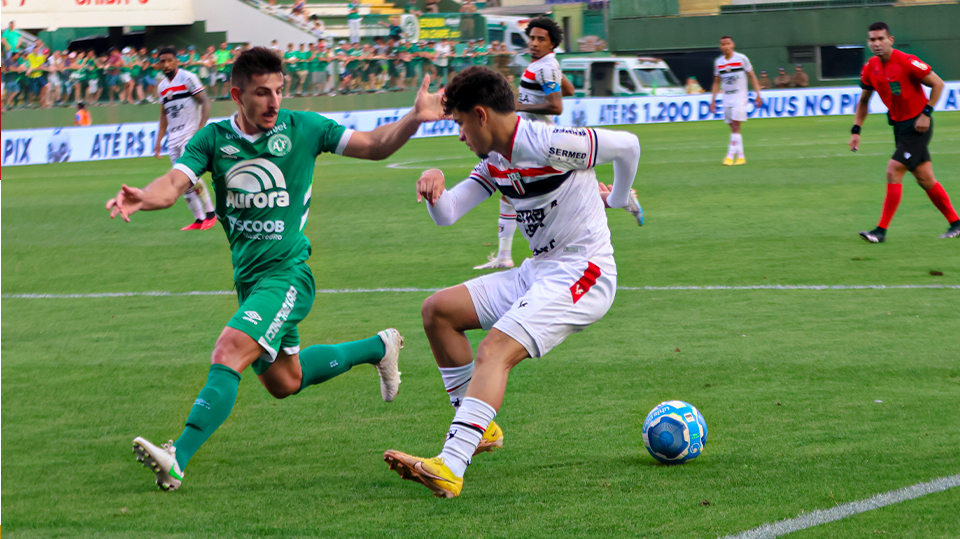 Série B: Jovem atacante comemora estreia como profissional no Botafogo-SP: ‘Sonhava com isso’
