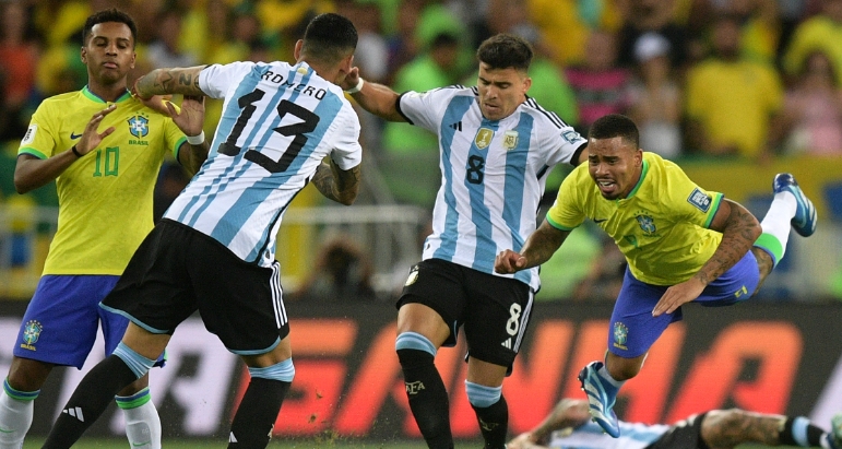 Neymar assiste a Brasil e Argentina: 'Ia fazer uma confusão danada
