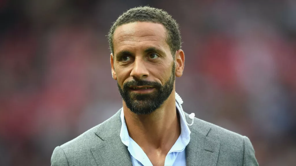 Torcedor é condenado por fazer gestos racistas contra Rio Ferdinand na Inglaterra