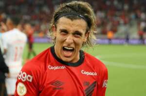 Atacante do Athletico-PR garante empate com o Bahia e valoriza: 'A gente deixou o melhor'