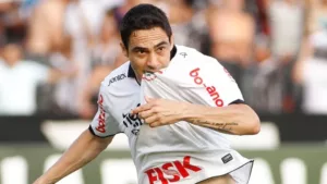 Augusto Melo anuncia ex-zagueiro como coordenador de base no Corinthians