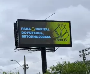 Figueirense e Avaí são provocados por torcedores do Criciúma em outdoor de Florianópolis