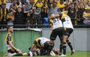 Criciúma 3 x 0 Botafogo - Tigre volta à elite após nove anos